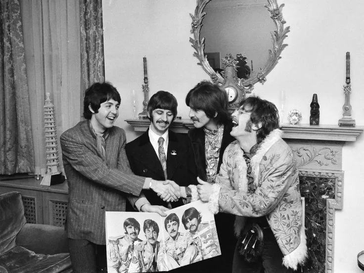 Os Álbuns e Faixas Perdidas que Despertam o Desejo dos Fãs Paul McCartney reveals he came up with the name Sgt Pepper when he misheard someone say pass the salt and pepper | Textos | curiosidades, musica, textis