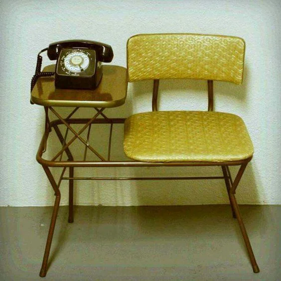 Cadeirinhas de fofoca e540d3543303e3a18cdf72f4d510208d | Curiosidades | cadeiras, curisidades, móveis, telefone