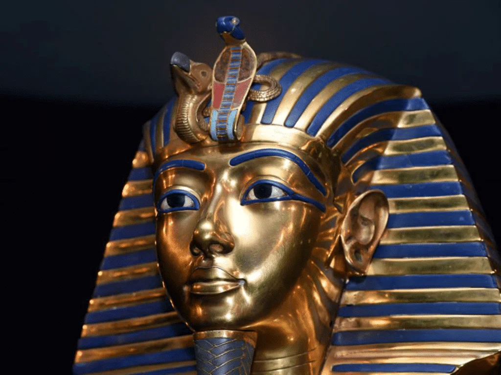 image 2047 1024x768 1 | Curiosidades | adereços, cabeça, curiosidades, histórico, mascaras, midia, reis