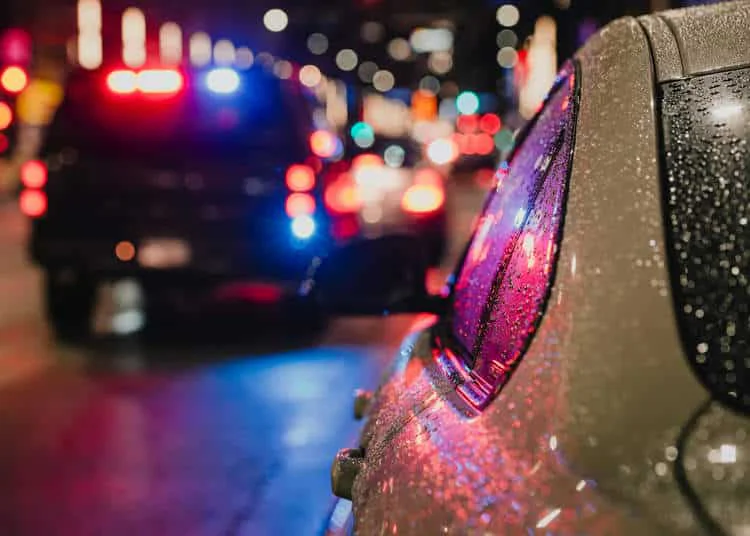 O caso surreal do pai bêbado que entregou o carro ao filho de 12 anos stopped car 1 | Bizarro | bizarro, estranho, notícia