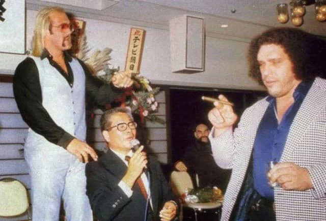 André o gigante Com Hulk Hogan no Japão André o gigante Com Hulk Hogan no Japão